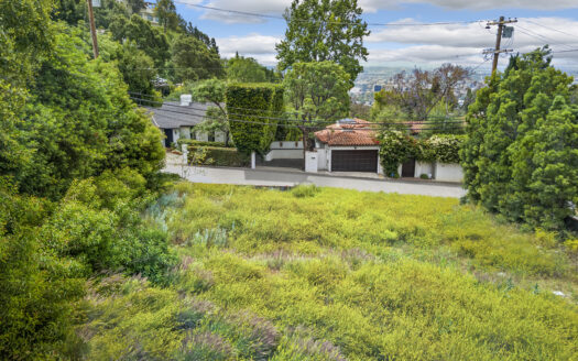 1547 Sunset Plaza Dr